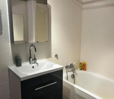 Saumur Apartment | Appartement au coeur de Saumur - Chambre climatisée