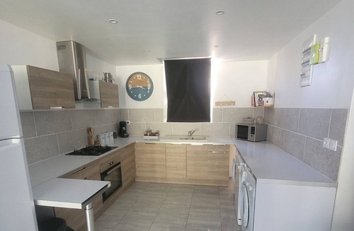 Vierzon Apartment | Appartement au Rez de Chaussée Dune Maison Familiale Dans un Quartier Calme