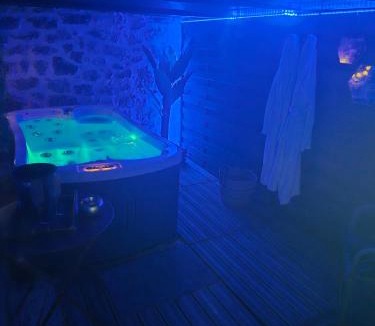 Lissac-sur-Couze Apartment | Appartement Avec Sauna et Spa Privé