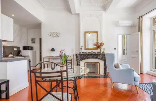 Anatole France Apartment | Appartement avec balcon, bord du canal, Wifi.
