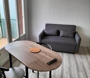 Roanne Apartment | Appartement avec balcon et parking privé