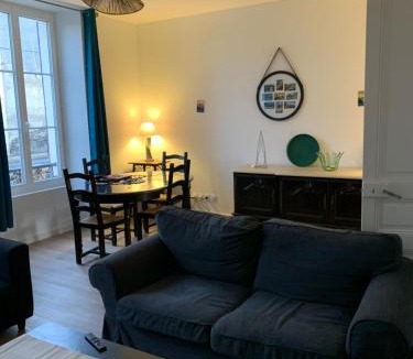 Loures-Barousse Apartment | Appartement avec jardin