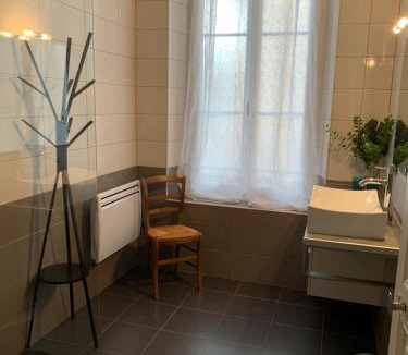 Loures-Barousse Apartment | Appartement avec jardin