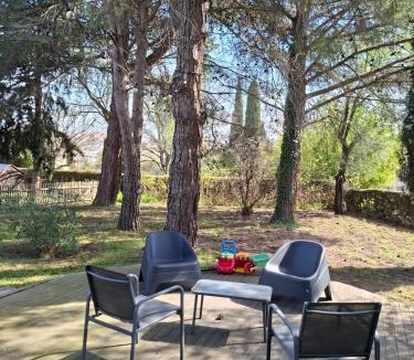 Uzes Apartment | Appartement avec grand jardin et parking, Uzès