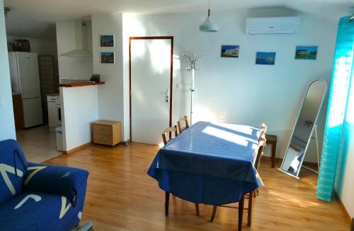 Meze Apartment | Appartement avec jardin et parking privatif clos