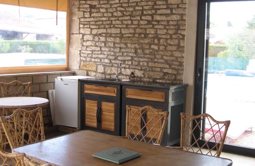 Ravieres Apartment | Appartement Avec Piscine à Partager