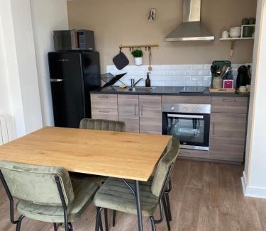 Vitre Apartment | Appartement avec terrasse ensoleillée à Vitré