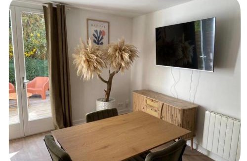 Vitre Apartment | Appartement avec terrasse ensoleillée à Vitré