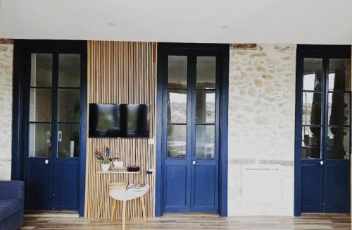 Auch Apartment | Appartement avec vue et loggia