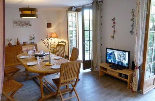Bagneres-de-Luchon Apartment | Appartement Bagnères-de-Luchon, 3 pièces, 6 personnes - FR-1-313-137
