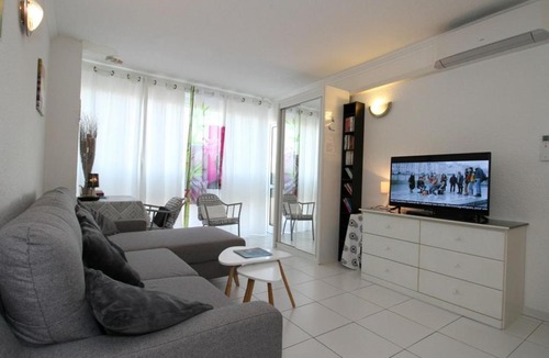 Balaruc-les-Bains Apartment | Appartement Balaruc-les-Bains, 3 pièces, 5 personnes - FR-1-553-7