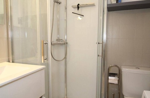 Balaruc-les-Bains Apartment | Appartement Balaruc-les-Bains, 1 pièce, 2 personnes - FR-1-553-128