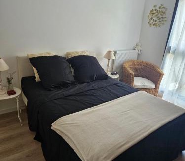 Saint-Martin Apartment | Appartement Balcon standing Pontoise gare RER C H J PARIS Nord-ouest