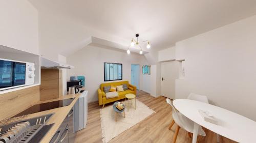 Anatole France Danton Apartment | Appartement Bastion 1erG