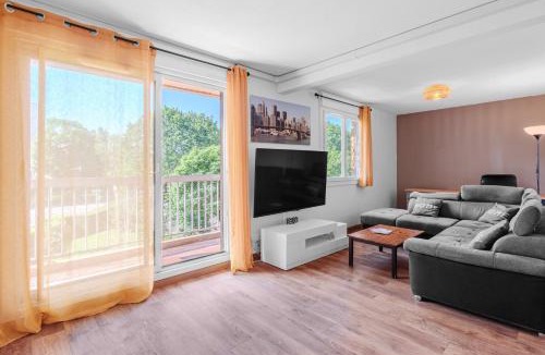 Fontaine-Bayonne-Cartoucherie Apartment | Appartement " Côté Zenith " Terrasse - Clim - Bureau
