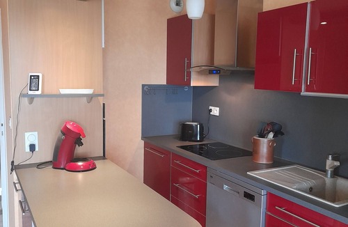 Severac-le-Chateau Apartment | Appartement Calme en Dernier Étage Avec Ascenseur