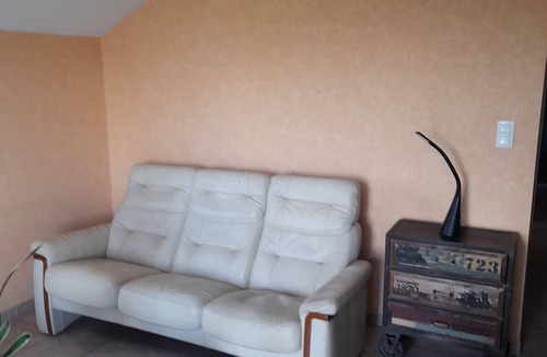 Severac-le-Chateau Apartment | Appartement Calme en Dernier Étage Avec Ascenseur