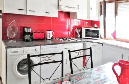 Villeneuve d'Aveyron Apartment | Appartement charmant à Villeneuve avec jardin