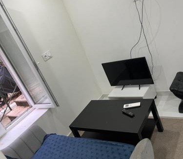 Bagnols-sur-Ceze Apartment | Appartement calme dans villa individuelle