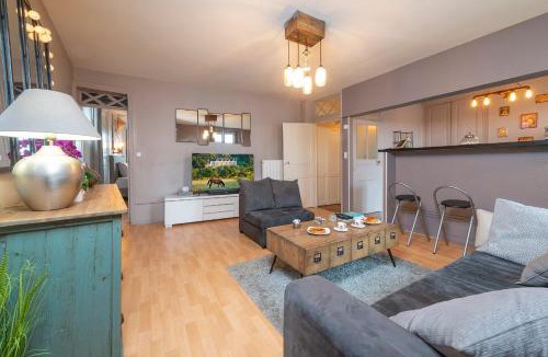 Downtown Angers Apartment | Appartement calme et cosy, Place du Ralliement