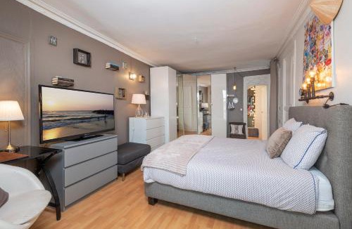 Downtown Angers Apartment | Appartement calme et cosy, Place du Ralliement