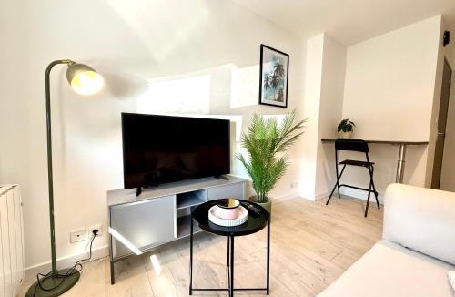 Onet-le-Chateau Apartment | Appartement calme parking