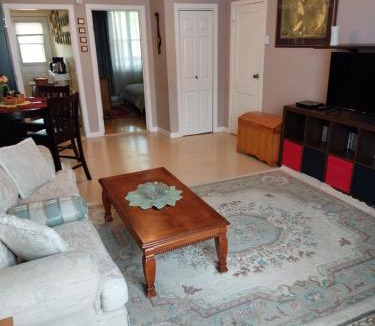 Longueuil Apartment | Appartement Cartier2 Free parking Backyard