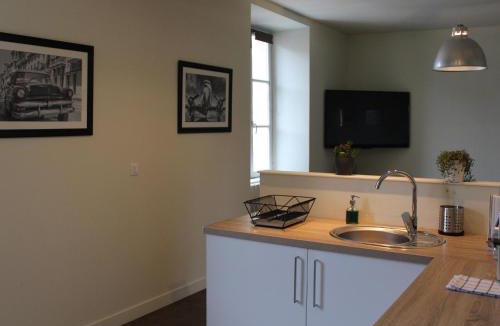 Briey Apartment | Appartement Central à Briey : 2 Ch, Cuisine équipée, Proche Commerces et Activités - FR-1-584-105