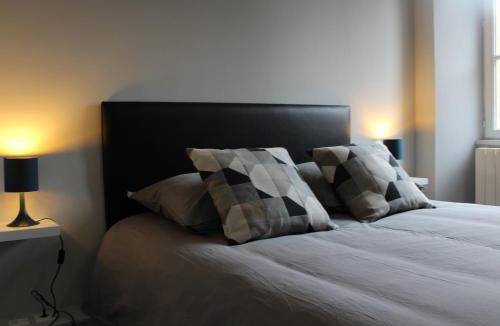 Briey Apartment | Appartement Central à Briey : 2 Ch, Cuisine équipée, Proche Commerces et Activités - FR-1-584-105
