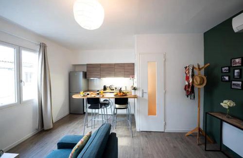Aigues-Mortes Apartment | Appartement centre village, clim et parking gratuit