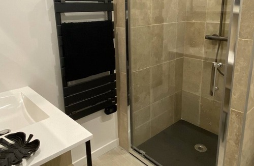 Poincare - Foch - Anatole France - Croix de Bourgogne Apartment | Appartement Charme-Apartment-Modern-Ensuite with Bath-Terrace