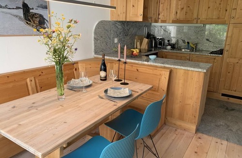 Madulain Apartment | Appartement 'Chesa Genziana' mit Bergblick