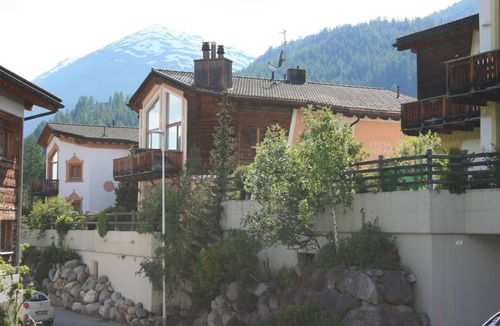 Madulain Apartment | Appartement 'Chesa Genziana' mit Bergblick