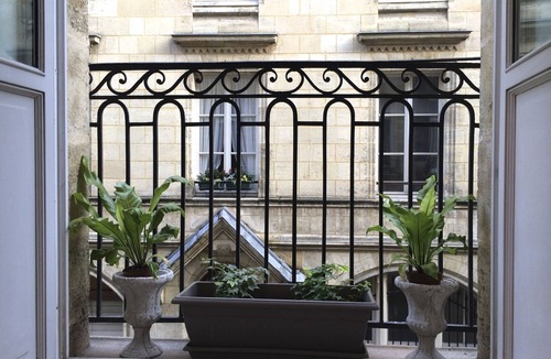 Hotel de Ville - Quinconces Apartment | Appartement chic et raffiné dans l'un des meilleurs quartiers de Bordeaux.