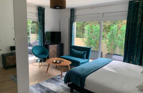 Ormoy-la-Riviere Apartment | Appartement Chic, Climatisation et Piscine