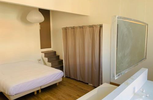 16th Arrondissement Apartment | Appartement climatisé avec vue mer pour 8 personnes