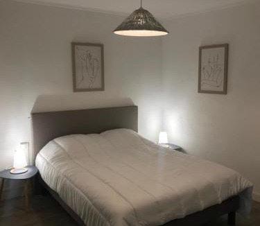 Barjac Apartment | Appartement climatisé Barjac centre ville