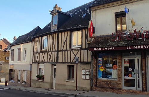 Conches-en-Ouche Apartment | Appartement Cosy Refait à Neuf en Plein Centre
