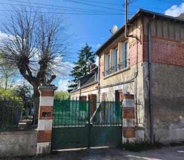 Fleury-les-Aubrais Apartment | Appartement cosy de plein pied avec sauna, jardin et parking privé - proche gare et commerces