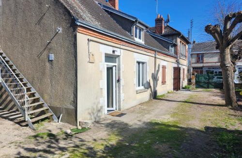 Fleury-les-Aubrais Apartment | Appartement cosy de plein pied avec sauna, jardin et parking privé - proche gare et commerces