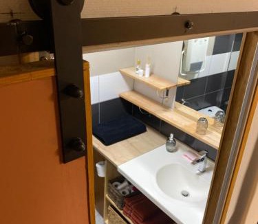 Cahuzac-sur-Vere Apartment | Appartement coeur de village tous services