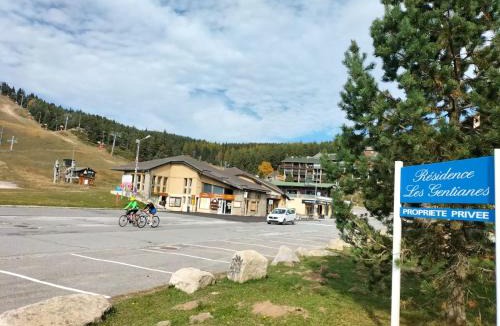 Pyrenees 2000 Apartment | Appartement confort et style en pied de piste