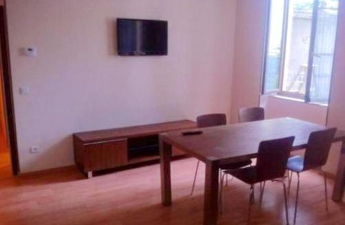 Roanne Apartment | Appartement confortable à Roanne avec jardin et parking