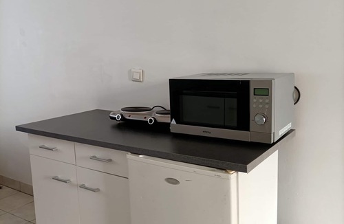 Gabian Apartment | Appartement Confortable de 33 m2, Piscine Disponible aux Beaux Jours. Terrasse