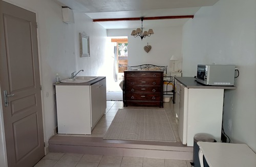 Gabian Apartment | Appartement Confortable de 33 m2, Piscine Disponible aux Beaux Jours. Terrasse