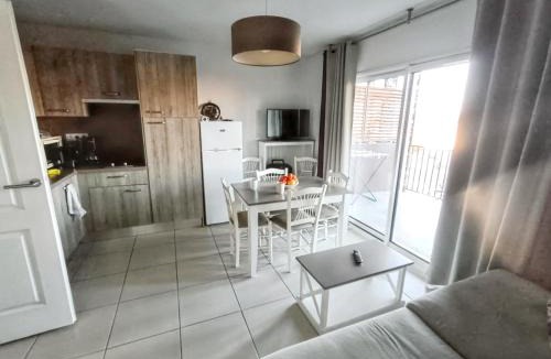 Remoulins Apartment | Appartement confortable à Remoulins, 49 m² avec piscine