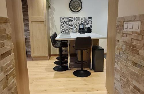 Val de Briey Apartment | Appartement cosy à Briey avec climatisation et parking optionnel - FR-1-584-390
