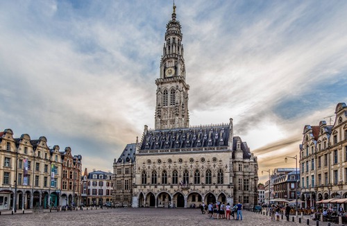 Arras Apartment | Appartement Cosy 4 Couchages + Parking en Plein Centre-ville D'arras !