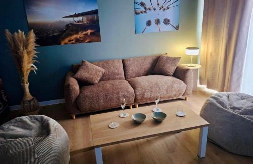 Neuf-Mesnil Apartment | Appartement cosy ambiance Beverly Hills dans résidence avec piscine 4 pers 2 chambres