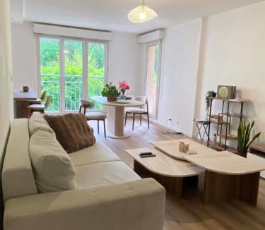 Quartier Canrobert Apartment | Appartement cosy au bord des quais !